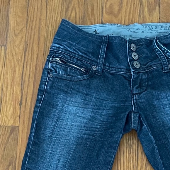Dana Di Jeans - Size 5. - Picture 6 of 6